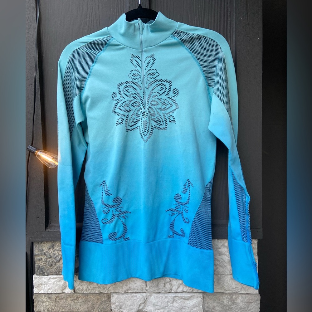 Athleta Ombré Teal and Black Activewear Top